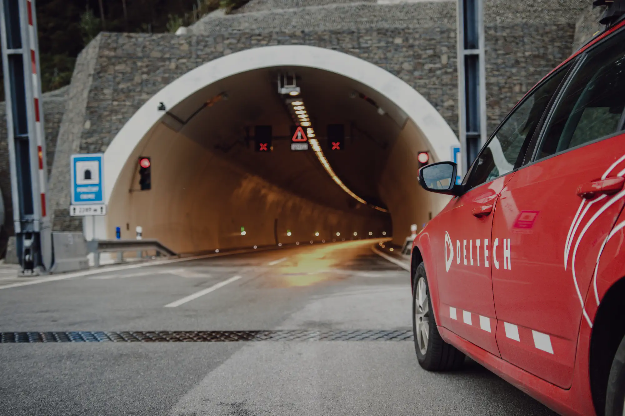 Rozumieme\nelektro-technológiám!